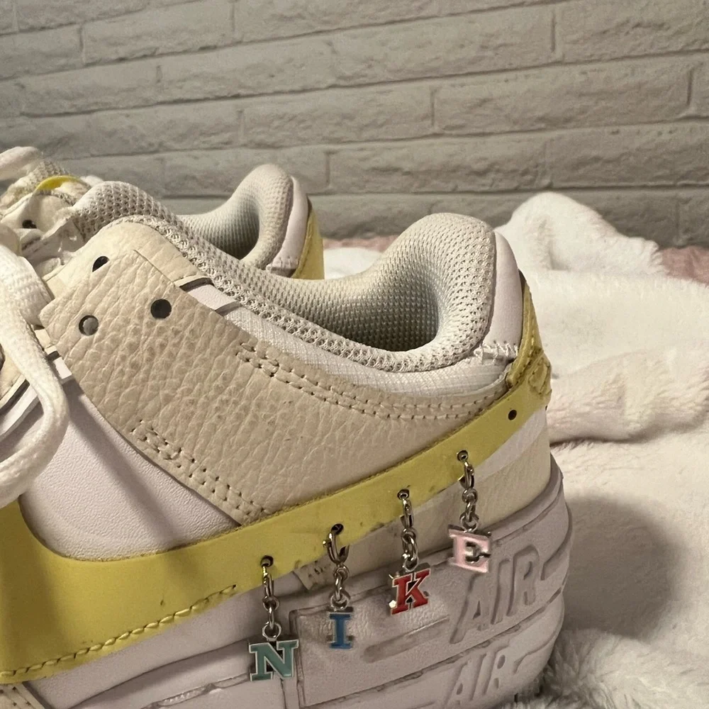 NIKE AIR FORCE WOMENS SIZE 7 CHARMS - Picture 6 of 7